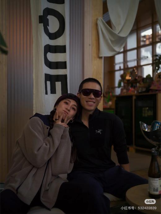 一店d 🐦𝐑𝐡𝐨 𝐥𝐭 𝐳𝐢𝐩 𝐧𝐞𝐜𝐤
半拉链➕圆领两个系列一起来安排 男女情侣款 火爆整个户外圈儿的保暖层，内里微薄绒的15°左右单穿足够保暖！ 商品图6