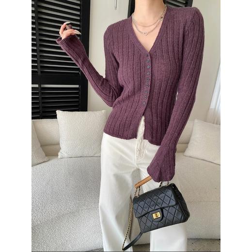 早春新款【零压感亲肤显瘦V领开衫】坑条肌理喇叭袖针织衫  SN8546 商品图2