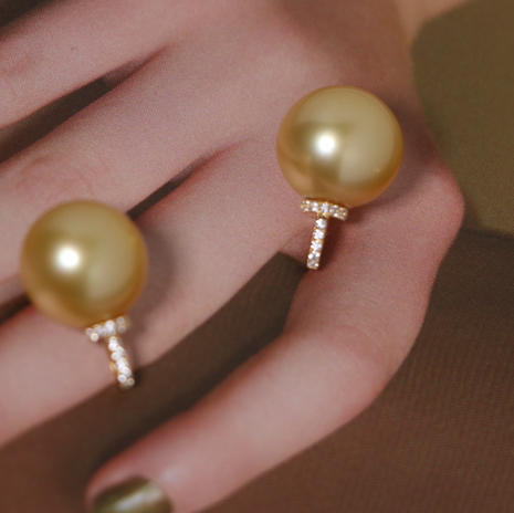 12-13mm 经典戴奶嘴扣南洋金珠吊坠 偏向中到浓金 基本无暇 正圆ji强光 细微生长痕迹 18K金配件 商品图9