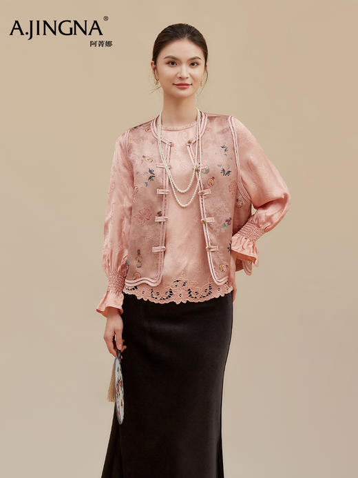 【百蝶图苏绣】阿菁娜冬季新款蝶影迎春新中式马甲百蝶图苏绣灵感柔雾粉提花F30D203036 商品图4