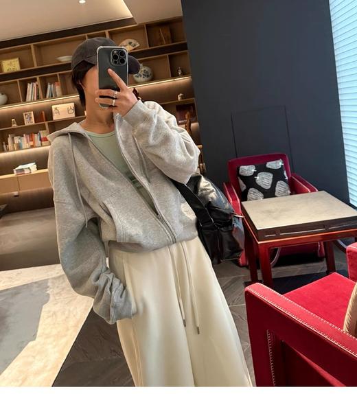 老米优品🎈3-5天！韩代同款！《松弛感薄绒连帽卫衣外套》超洋气百搭~ 宽松落肩袖，显瘦慵懒，冬季内搭，春季外穿！WT260119A 商品图6