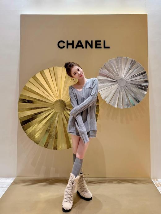 只可换码！不可退！缪缪   25FW秋冬新款 羊毛羊绒混纺V领毛衣（DQJ*MM） 商品图0