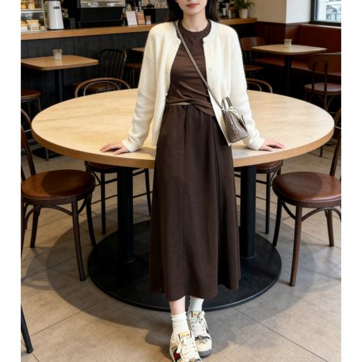 【超模君严选 MIMO醋酸羊毛裙】六片剪裁显瘦，立体加绒垂顺有型 ，手感软糯 温暖舒适 商品图2