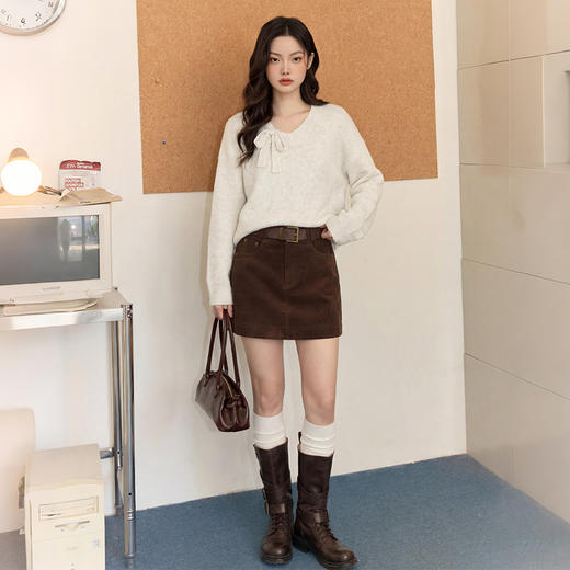 西遇设计感系带v领宽松毛衣女2026年春季新款慵懒风杏色内搭上衣E0060059 商品图1