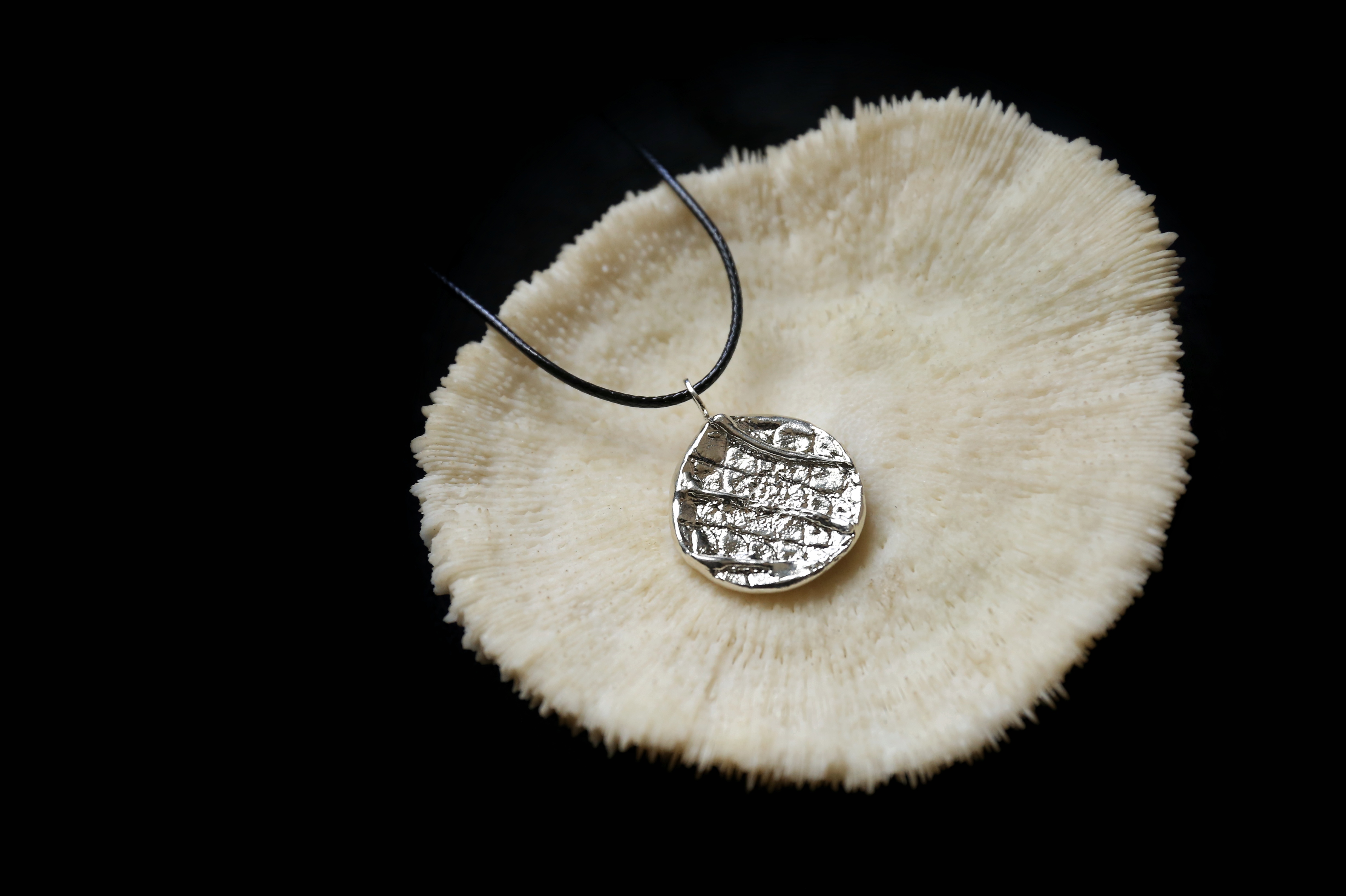 CHEZ BOQUE 覆盖系列原创手工925银织物肌理吊坠《落日》