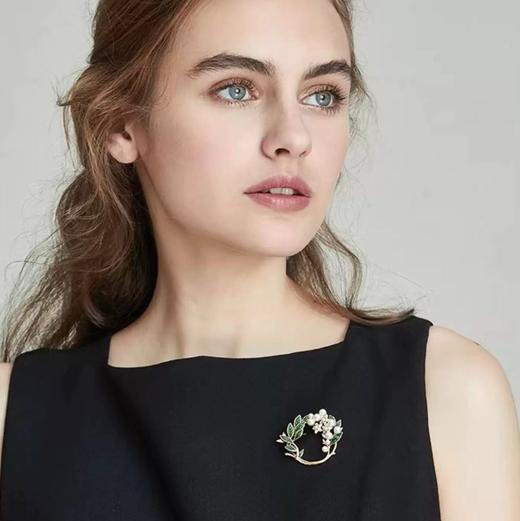 一眼沦陷！【shes茜子栀子花/梵高向日葵胸针】秋冬穿搭的灵魂C位✨不管是自留还是送礼都超合适，细节和质感直接拉满，今天必须按头安利给你们👇0121 商品图3