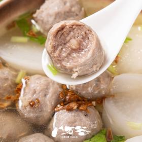 【手工牛肉丸】精选黄牛肉后腿肉，肉质鲜嫩有嚼劲，配料表干净无杂，每一颗都能吃到纯粹的牛肉香。沿用潮汕百年捶打技艺，3000次人工捶打，让肉糜形成天然胶质，弹牙爆汁，Q弹不松散，0防腐剂，家人放心吃。