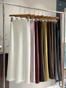 抢疯啦❗️南油出品❗️富婆新中式绝美穿搭【AUChris新中式半裙合集】🔺东方美学天花板‼️年底大杀四方的战袍合集，🌸面料华贵，做工精湛，妥妥的国风美人，重工定制！