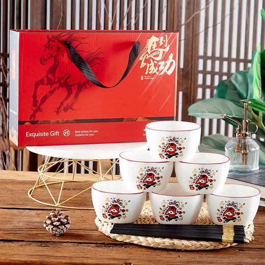 【马年大吉❗️新年喜庆餐具礼盒】新年马年公司年会 碗筷套装 陶瓷碗餐具 小礼品礼盒装 活动赠品伴手礼 送亲朋好友伴手礼新年礼盒年货礼盒 商品图0