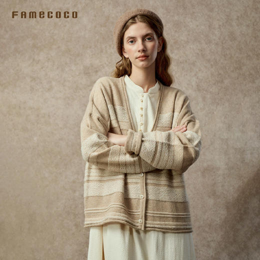 Famecoco范可儿宽松慵懒休闲针织开衫文艺提花V领毛衣外套FAC8DE003 商品图2