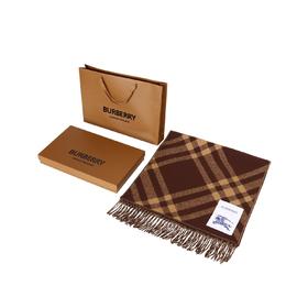 经典  格纹交织深浅棕调，像把英伦庄园的秋意裁成了披肩 —羊绒混纺的绒