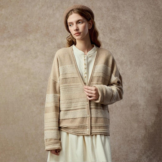 Famecoco范可儿宽松慵懒休闲针织开衫文艺提花V领毛衣外套FAC8DE003 商品图0