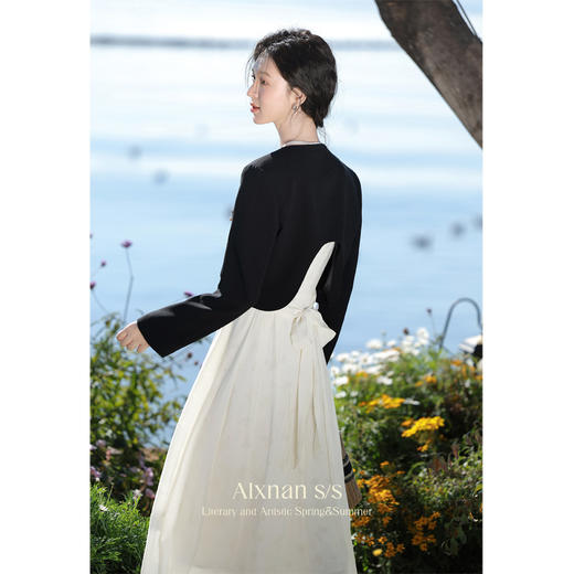 鹿向南「风吟物语」法式设计感小众杏色连衣裙女春季简约吊带长裙 商品图2