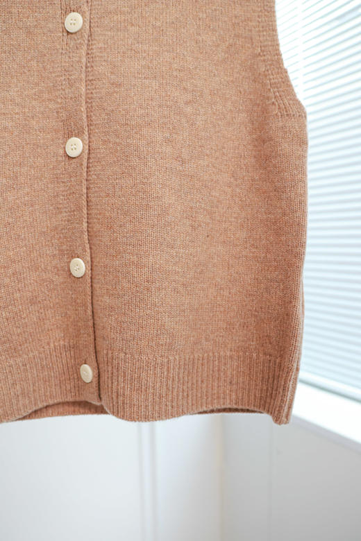 儿童百搭排扣羊毛马甲 商品图3