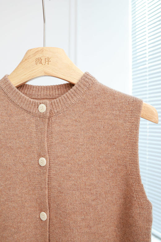 儿童百搭排扣羊毛马甲 商品图2