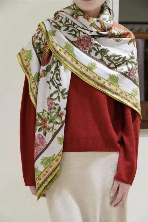 120-7 渠道货 独家一手 小禾 新年系列 马上封侯 真丝羊绒 140*140 大方巾 商品图4