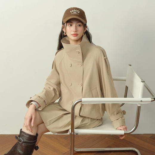 【严选】【领感风衣】诗凡黎卡其立领廓形短风衣2026春新款肌理质感短外套7H1460201 商品图3
