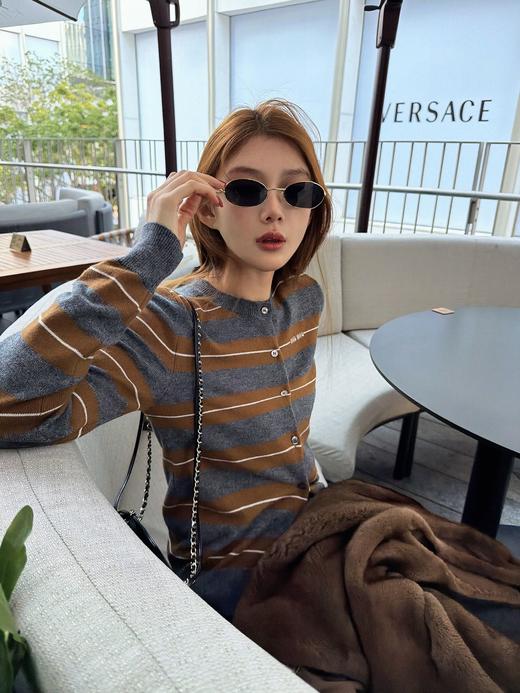 【非质量问题不退】PP03-缪缪 2025秋冬系列羊绒真丝条纹圆领开衫（BL*PP） 商品图2