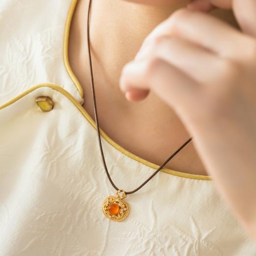 菜菜家南红如意吊坠|云南保山河湾老料冰红，搭配18k金花丝如意+天然钻石 商品图2