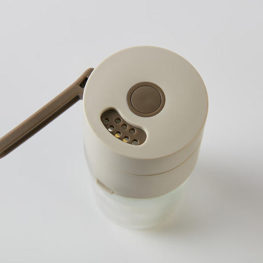 NITORI宜得利家居 厨房玻璃调味瓶按压式定量撒料兼用调味罐 商品图3