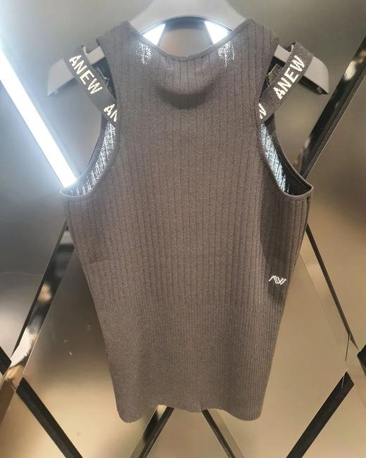 Anew家新款春夏女士针织吊带小背心来了！小价位🔥爆款百搭，🇰🇷各大球星网红都在秀的背心，单穿或者搭配外套都炒鸡好看，工装风上身干练十足，吊带背心夏天穿清爽舒适，定制特种纱，采用德国进口机编织！ 商品图3
