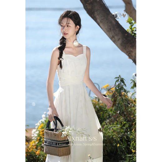 鹿向南「风吟物语」法式设计感小众杏色连衣裙女春季简约吊带长裙 商品图3