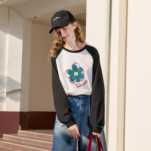 【100棉】三彩2026春季新款慵懒休闲花朵字母T恤套头插肩袖宽松M 商品图1