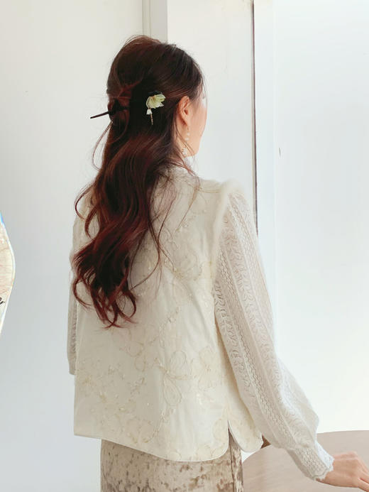 【百图lulu定制】【雪绒花马甲】雪绒花 金线编织 提花暗纹 水晶扣 夹棉  拼水貂毛 马甲 商品图4