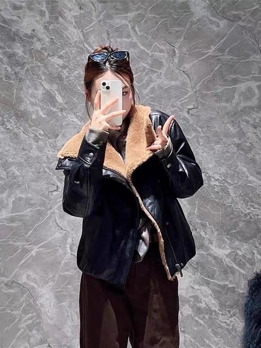 一店k 1oo%绵羊毛！90%鸭绒！一件不一样的羽绒服！又帅又暖的神仙外套！皮质软到炸！马思纯同款 宽松复古机车羊羔毛羽绒外套！ 商品图1