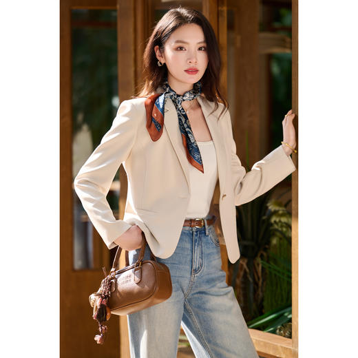 爆款西服 奶油杏百搭王 职业OL小西装  米思阳2026春新款时尚气质修身显瘦短款外套女6029 商品图4