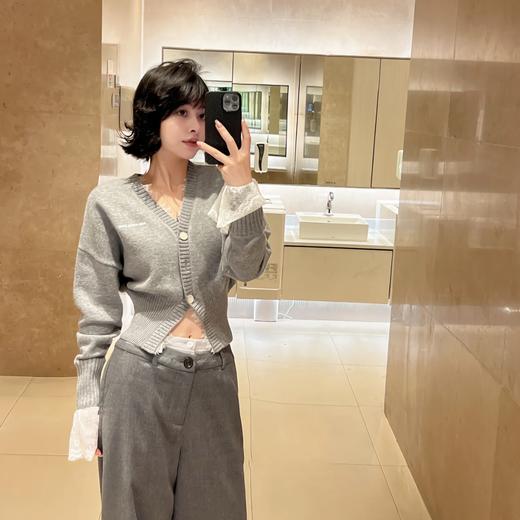 一店k 啊啊啊！甜酷蕾丝杀疯了！！真的太美了！我真是爱了又爱啊！ V领+短款收腰版型，超显比例超显瘦！对小个子姐妹更是超友好！ANN新款蕾丝拼接收腰针织外套 商品图1