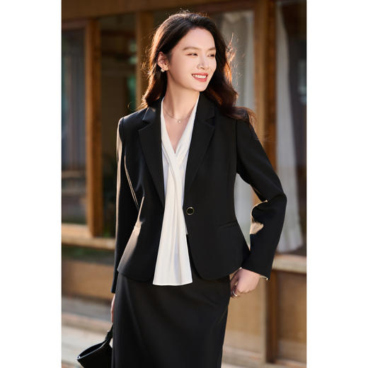 爆款西服 奶油杏百搭王 职业OL小西装  米思阳2026春新款时尚气质修身显瘦短款外套女6029 商品图1
