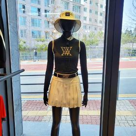 ANEW家女士不规则铆钉百褶裙加上他们的标志铆钉，立体绣花，版型炒鸡显瘦易搭配，关键是这款面料是有点厚款，内里有珍珠点状纹路，面料挺括而形成百褶的灵动感，和市面上软塌的布料完全不同！