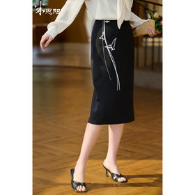 鸢影绣花半身裙 高腰显瘦 贴腹不紧绷 走路/坐下无束缚感 米思阳2026春新款新中式素雅绣花直筒裙高腰修身一步裙半身裙女6011