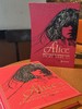 【现货】《爱丽丝漫游奇境与穿越镜中世界》红色进口漆布款，三面鎏金书口，加赠译者签名钤印书票 商品缩略图6