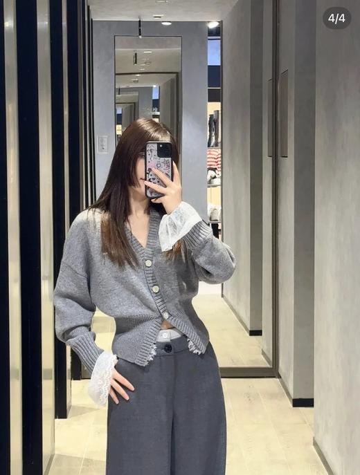 一店k 啊啊啊！甜酷蕾丝杀疯了！！真的太美了！我真是爱了又爱啊！ V领+短款收腰版型，超显比例超显瘦！对小个子姐妹更是超友好！ANN新款蕾丝拼接收腰针织外套 商品图0