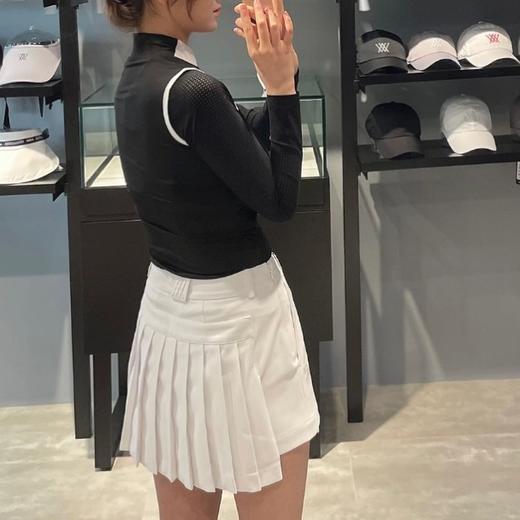 ANEW家女士不规则铆钉百褶裙加上他们的标志铆钉，立体绣花，版型炒鸡显瘦易搭配，关键是这款面料是有点厚款，内里有珍珠点状纹路，面料挺括而形成百褶的灵动感，和市面上软塌的布料完全不同！ 商品图2