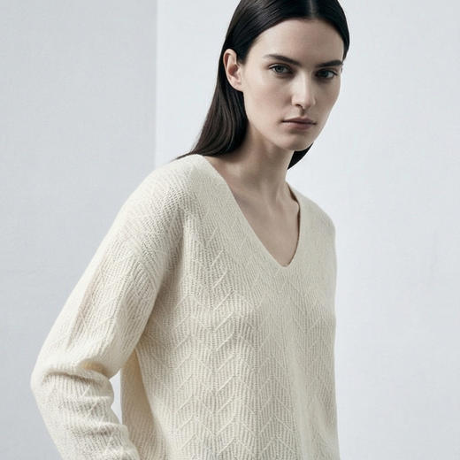 【咕咕同款】KINGDEER/KD秋冬新款女式V领慵懒休闲羊绒衫 约170g L805511经典基本款/气质款/100%山羊绒鹿王 商品图4