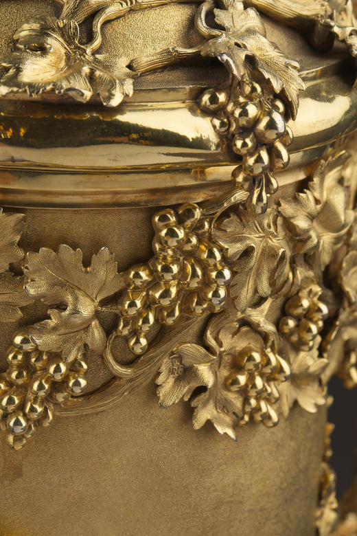 独角鹿西洋古董1830-1840年代英国著名银器工坊Storr & Mortimer签名出品幼年巴克斯主题银鎏金精雕带盖啤酒杯 商品图11