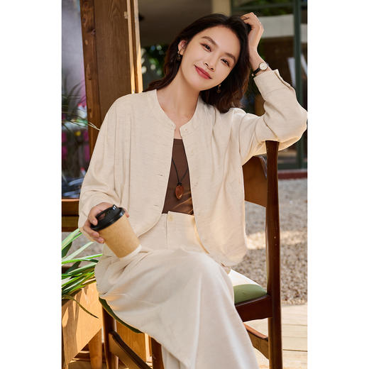 松弛感 “懒人高级外套” 呼吸感肌理亚麻混纺 米思阳2026春新款老钱风松弛感舒适亚麻混纺圆领单排扣短外套女5854 商品图2