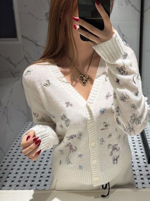 【非质量问题不退】PP06-迪奥 2025早春系列花卉刺绣幻彩纱V领针织开衫(SSJ*PP) 商品图1