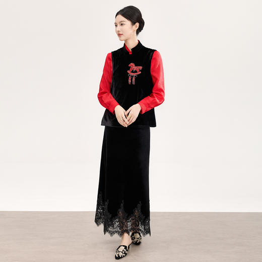 早春新款新中式立领钉珠亮片马到成功丝绒马甲WLZD2601101 商品图1