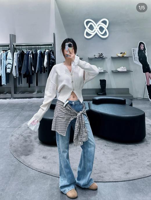 一店k 啊啊啊！甜酷蕾丝杀疯了！！真的太美了！我真是爱了又爱啊！ V领+短款收腰版型，超显比例超显瘦！对小个子姐妹更是超友好！ANN新款蕾丝拼接收腰针织外套 商品图7