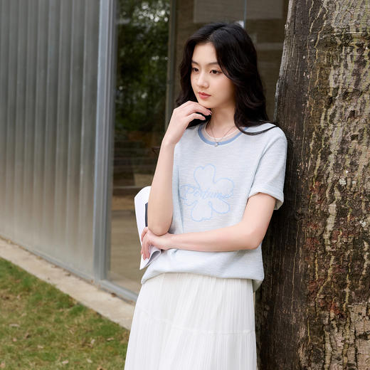 三彩2026春季新款休闲花朵字母绣花T恤套头上衣圆领正肩短袖S 商品图1