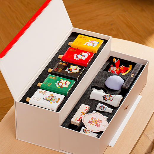 【摘要 潮玩礼盒】重磅新品  53度摘要酒(珍品版)丙午马年潮玩礼盒装100ml *5瓶/盒 酱香型白酒 商品图1