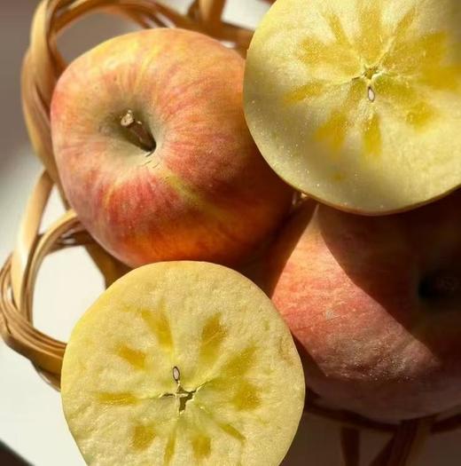 【阿克苏冰糖心苹果】正宗红旗坡核心产地，历经 3 次霜降，才有这如花般的“心”，甜得很，入口无渣，嘎嘣脆！ 商品图7