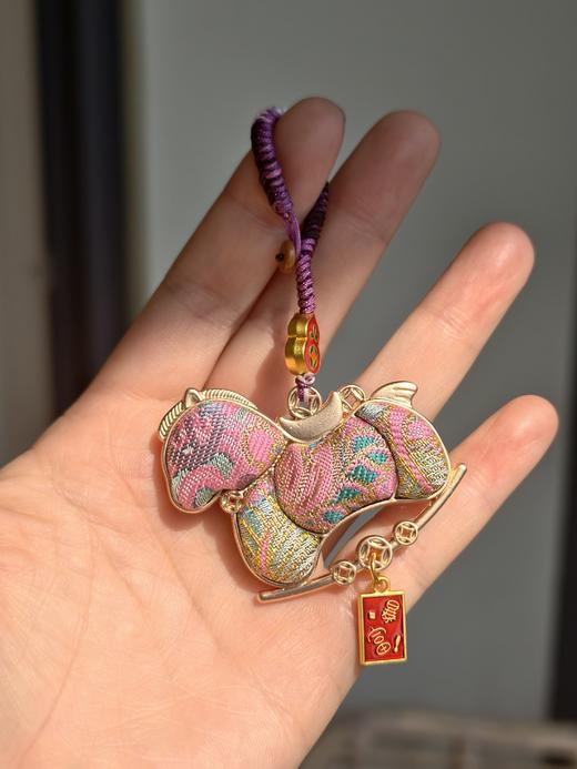 【非遗宋锦小马】马年限量 精品宋锦挂饰 马上有钱 马上有财 2026年新款钥匙挂饰 包挂 创意 商品图1