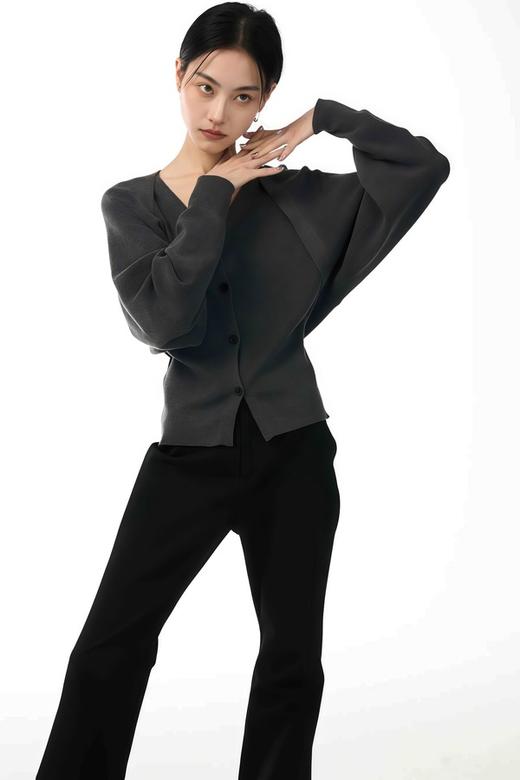 Kai & Kiera 设计感假两件V领显瘦针织上衣 22050 商品图1