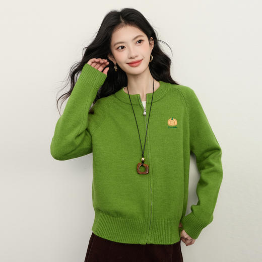 【1/21新品】熙世界绿色拉链毛衣开衫女2025秋冬新款宽松刺绣圆领针织衫短外套 商品图3