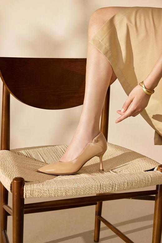 【上新】千百度20206春季新款简约通勤时装单鞋A26157716 商品图2